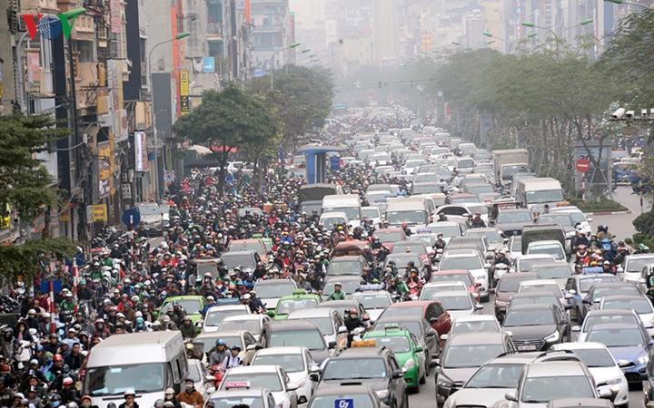 Người dân ùn ùn đổ về quê, đường Hà Nội tắc nghẽn nghiêm trọng-1