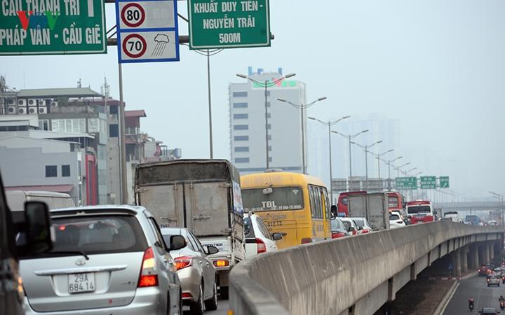 Người dân ùn ùn đổ về quê, đường Hà Nội tắc nghẽn nghiêm trọng-2