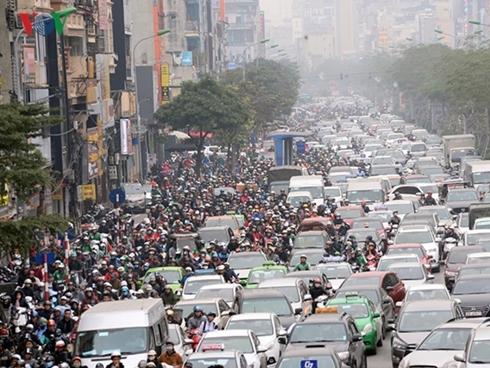 Người dân ùn ùn đổ về quê, đường Hà Nội tắc nghẽn nghiêm trọng