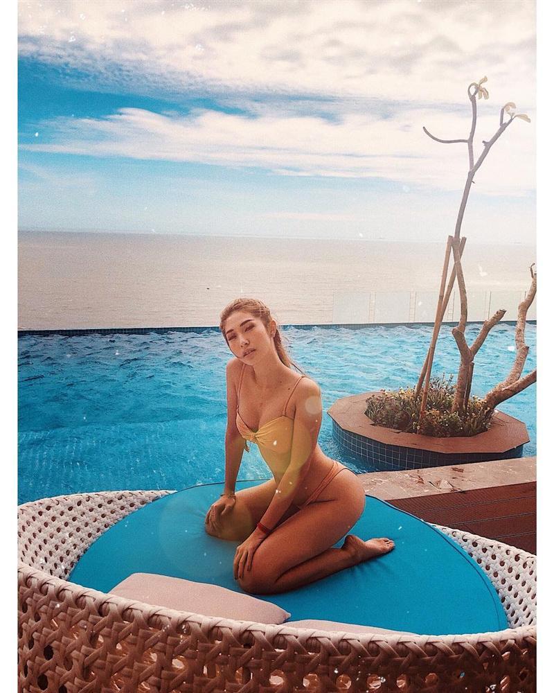 Siêu mẫu Thanh Hằng khoe phòng khách trang hoàng sang chảnh đón Tết-12