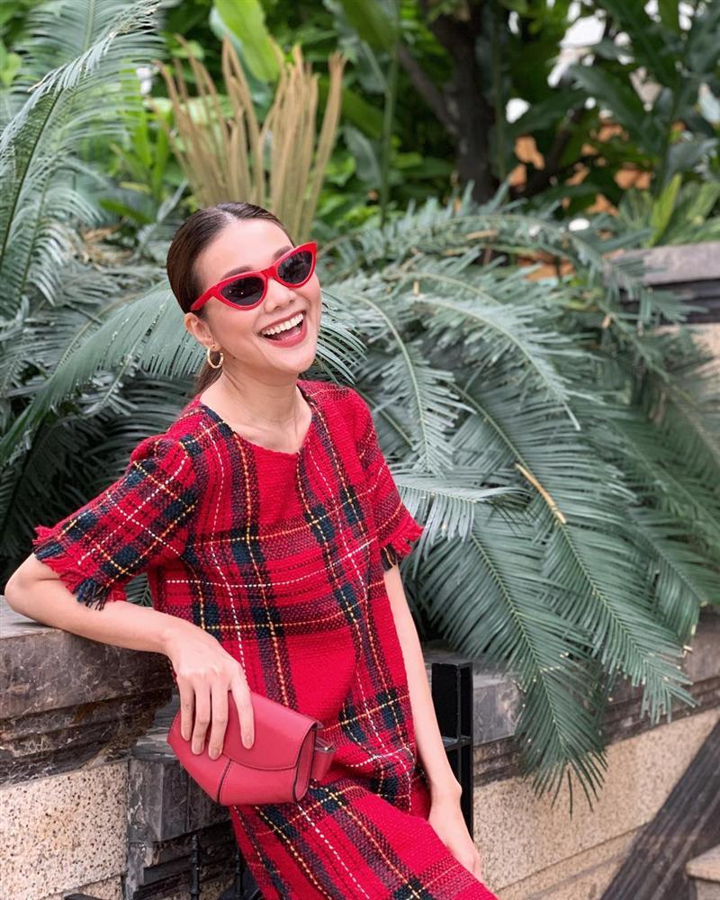 Siêu mẫu Thanh Hằng khoe phòng khách trang hoàng sang chảnh đón Tết-1