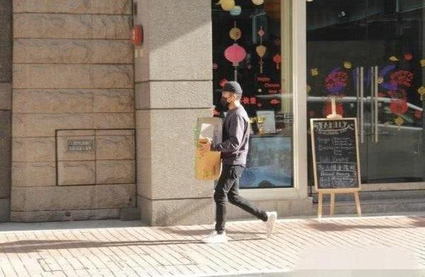 Trở về Hong Kong đón tết cùng con gái, Lưu Khải Uy phản ứng lạ khi bị hỏi hôn nhân có người thứ ba xen vào?-6