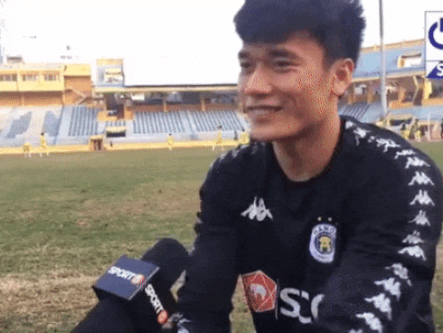 'Người tình' Đức Chinh xây nhà mới, Bùi Tiến Dũng hài hước: 'Nhà to quá, tôi xin một phòng nhưng cậu ấy không cho'