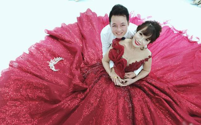 Bị đồn đã bỏ chồng, cô dâu 62 tuổi tuyên bố: Vợ chồng cãi cọ là chuyện bình thường-2