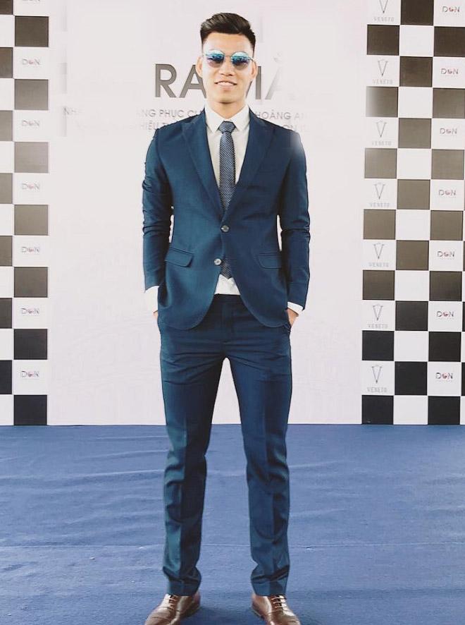 Văn Thanh bắt kịp xu hướng Tết, mặc áo hình chú heo sành điệu-5