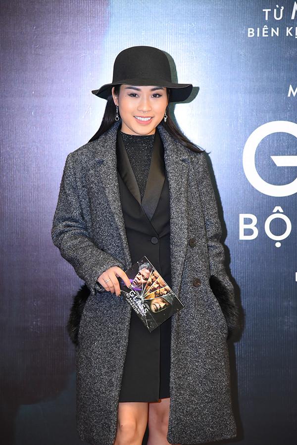 Đẹp rụng rời cả năm xong đến cuối năm Hoa hậu Tiểu Vy lại lọt top SAO MẶC XẤU vì bộ cánh sến sẩm-5