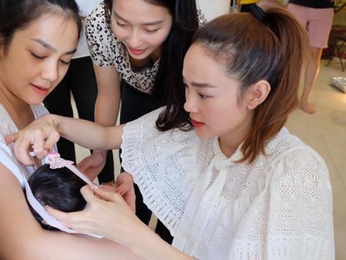 6 tháng sau khi kết hôn, em dâu xinh đẹp của ca sĩ Minh Hằng đã sinh con gái cực đáng yêu