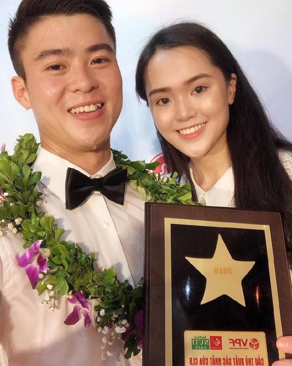 Hội chân dài được thơm lây sau năm thăng hoa của bóng đá Việt Nam-2