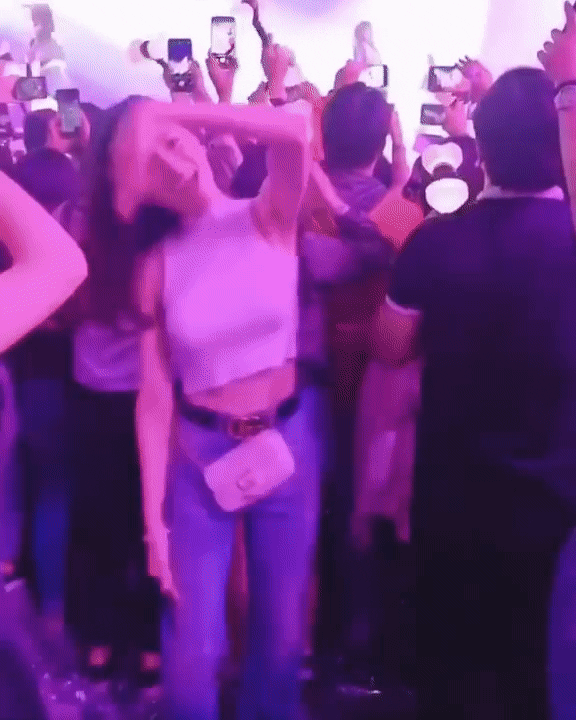 Dân mạng rần rần chia sẻ clip Hương Giang thích thú nhảy theo Black Pink đúng chuẩn fan girl-1