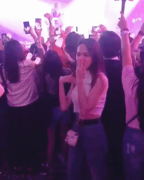 Dân mạng rần rần chia sẻ clip Hương Giang thích thú nhảy theo Black Pink đúng chuẩn fan girl-2