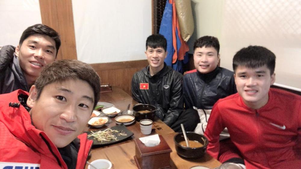 Tuyển thủ Việt Nam có nhà mới, xe xịn đón Tết Kỷ Hợi bên gia đình-10