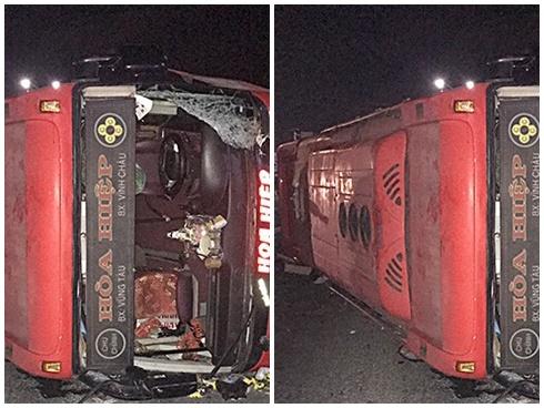 Khách đập kính chui ra khỏi xe khách bị lật trên quốc lộ-3