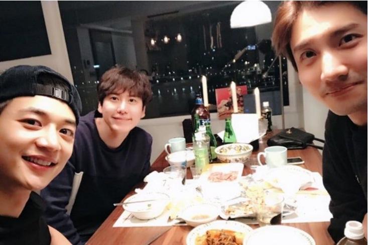 Kim Tae Hee lộ dấu hiệu tuổi tác, xuề xòa một cách khó tin khi để mặt mộc và đi dép lê-9