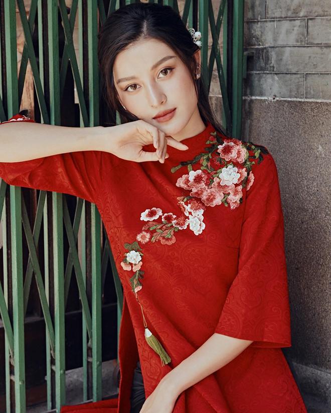 Lung linh trong tà áo dài với cách trang điểm học hỏi từ sao Việt-4