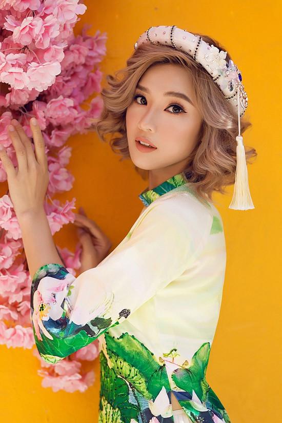 Lung linh trong tà áo dài với cách trang điểm học hỏi từ sao Việt-6