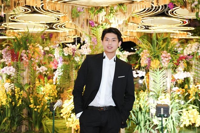 Chả cần khoác lên người hàng hiệu, hội em chồng Hà Tăng vẫn gây náo loạn khi chụp ảnh bên đường hoa tết-1