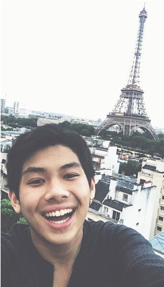 Chả cần khoác lên người hàng hiệu, hội em chồng Hà Tăng vẫn gây náo loạn khi chụp ảnh bên đường hoa tết-4