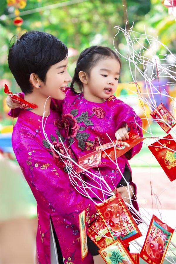 Nam Em sáng ngang ngửa pháo hoa giao thừa với lời chúc Tết nổi bật giữa dàn sao showbiz-3