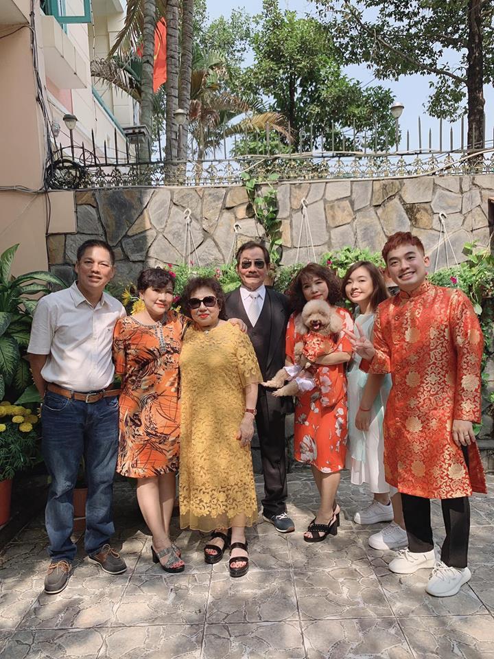 Ly Kute chúc mọi người năm mới an lành nhưng khoảnh khắc thành kính của con trai Khoai Tây mới tạo bão-4