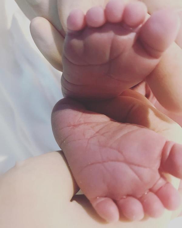 Vợ chồng nổi tiếng Ji Sung - Lee Bo Young hạ sinh con thứ 2-2