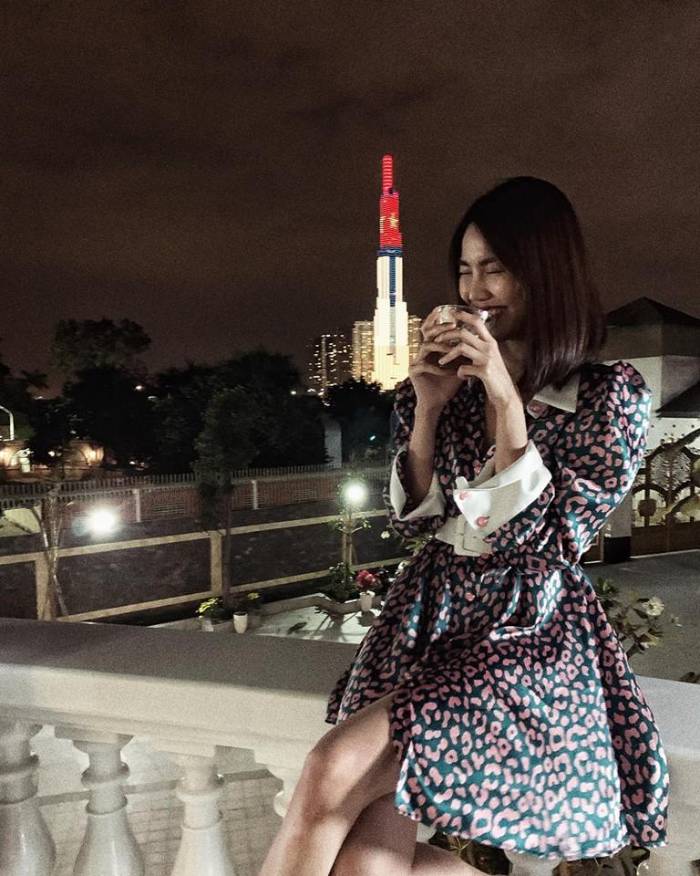 Trong biệt thự dát vàng, Lan Khuê và chồng đại gia ăn diện cực đẹp đôi đón mùa xuân mới-9