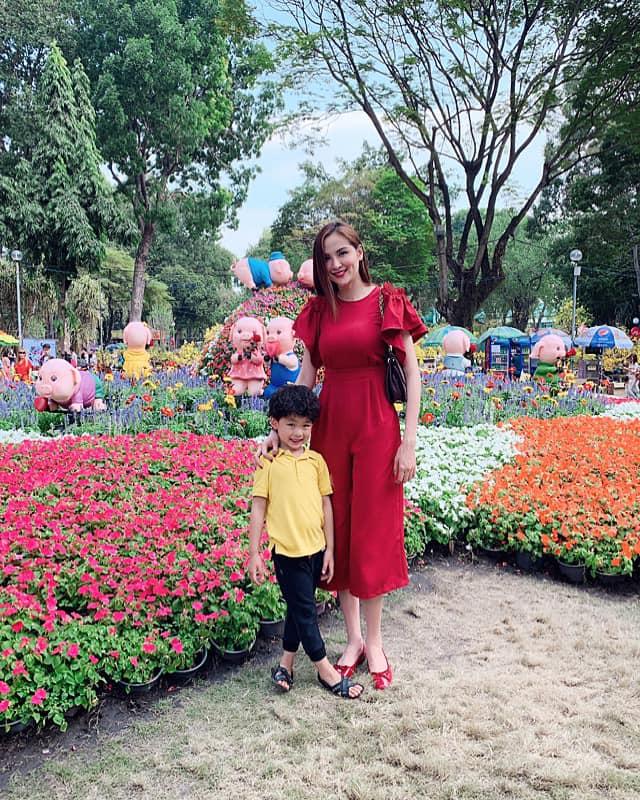 Cặp chị em Á hậu Ngô Trà My - Ngô Thanh Thanh Tú giống nhau như hai giọt nước khi diện áo dài đôi-3