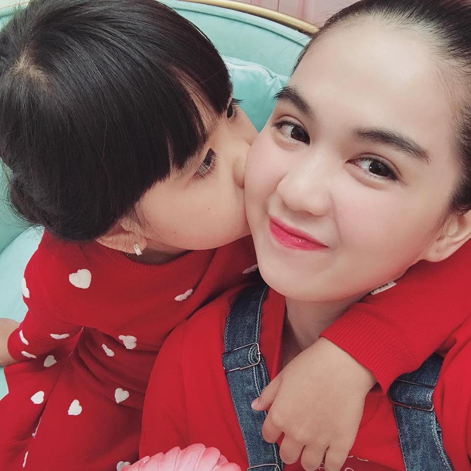 Cặp chị em Á hậu Ngô Trà My - Ngô Thanh Thanh Tú giống nhau như hai giọt nước khi diện áo dài đôi-8