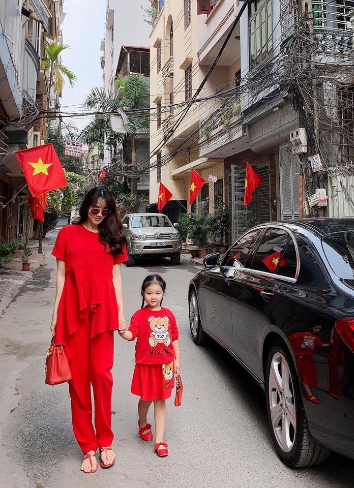 Cặp chị em Á hậu Ngô Trà My - Ngô Thanh Thanh Tú giống nhau như hai giọt nước khi diện áo dài đôi-11