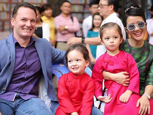 Dù 'tan đàn xẻ nghé' nhưng diva Hồng Nhung vẫn mời chồng cũ về nhà ăn Tết cùng hai con