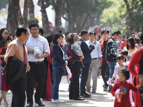 Thời tiết mùng 2 Tết: Hà Nội nắng nóng, gần chạm mốc 30 độ