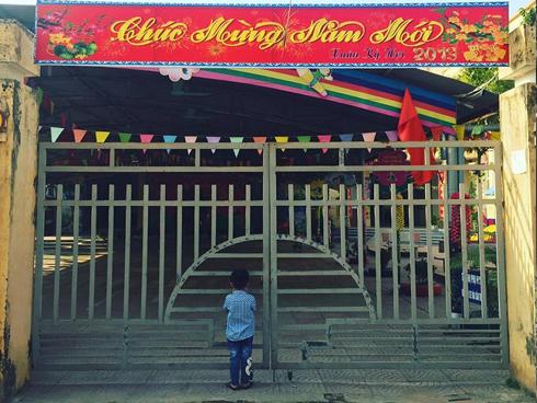 Cậu bé hiếu học nhất năm: Mùng 1 Tết nằng nặc đòi bố mẹ đưa đến lớp mầm non