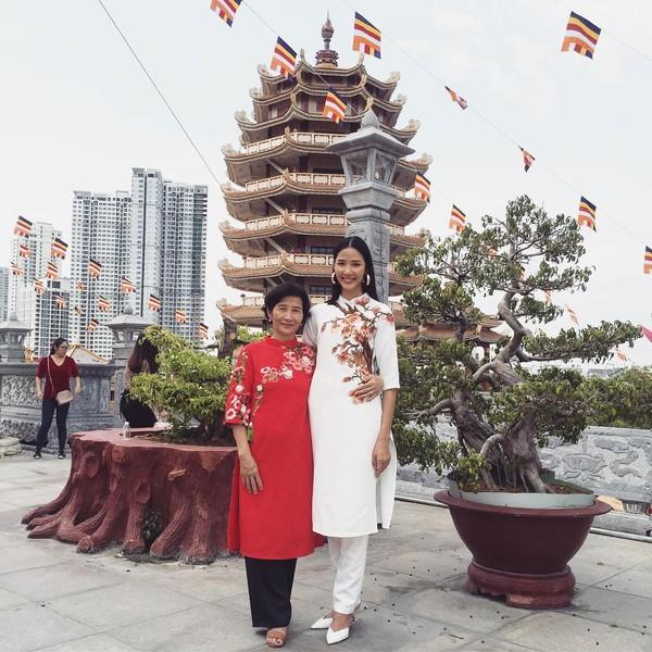 Sao Việt xúng xính diện áo dài ngày Tết: Angela Phương Trinh chơi lớn khi kết hợp với tông Lào giản dị-12