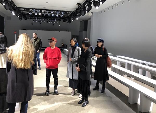 TIN VUI ĐẦU NĂM: NTK Công Trí xuất hiện hoành tráng trên tạp chí Elle của Mỹ-3