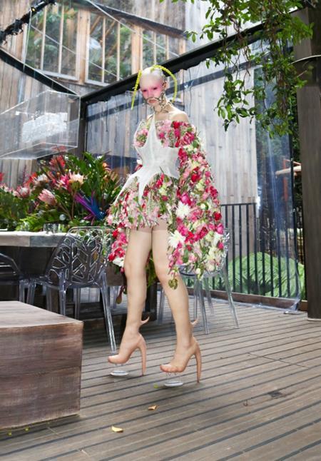 Đôi bốt gà chín cựa giá 231 triệu đồng, diện chơi Tết đảm bảo nổi nhất phố-1