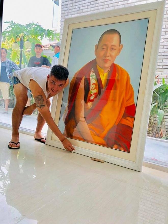 Biệt thự ngập sắc hoa đón Tết của vợ chồng Thủy Tiên - Công Vinh-1