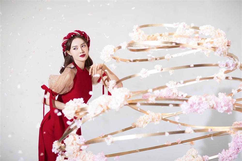 So kè nhan sắc đầu năm khi 9 mỹ nhân đụng hàng một mẫu áo dài: hoa hậu, ca sĩ hay diễn viên xinh hơn?-7