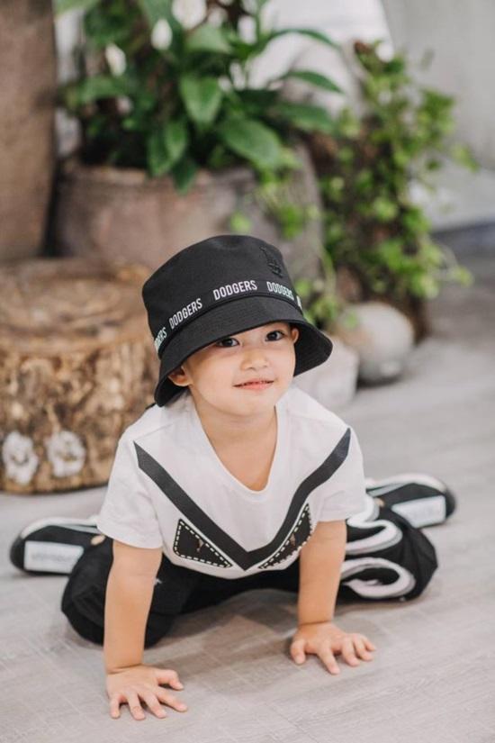 Mới hơn 3 tuổi, con trai Khánh Thi đã có bộ sưu tập đồ hiệu cả 100 triệu đồng-5