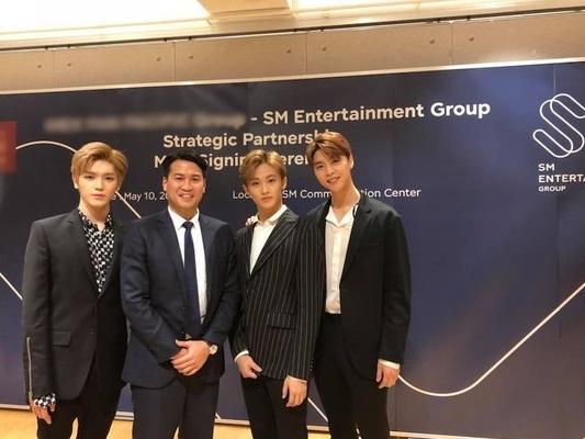 SM thử một lần chơi lớn xem fan có trầm trồ khi trình làng siêu phẩm lightstick 8 in 1 cho concert chung-3