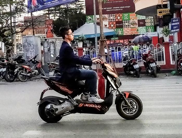 Ảnh: Đi chơi tết, nam thanh nữ tú quên mũ bảo hiểm ở nhà-3