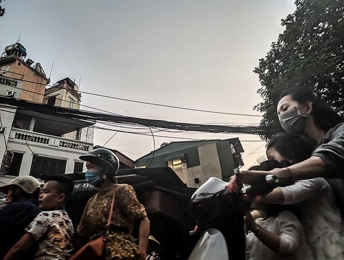 Ảnh: Đi chơi tết, nam thanh nữ tú quên mũ bảo hiểm ở nhà-7