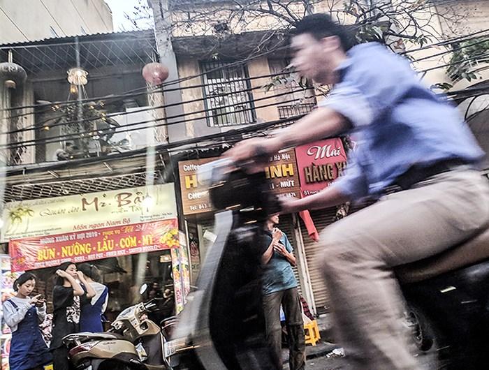 Ảnh: Đi chơi tết, nam thanh nữ tú quên mũ bảo hiểm ở nhà-13