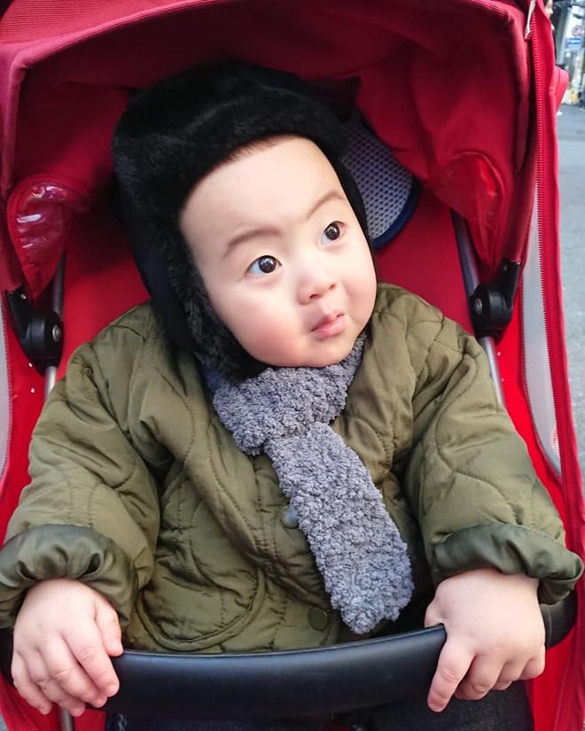 2-year-old Korean boy is famous online for his funny expression-3