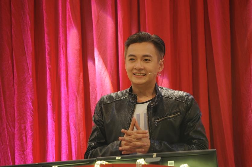 Đăng ảnh đẹp trai lồng lộn ngày Tết, Ngô Kiến Huy bị bóc mẽ ngay sử dụng phần mềm bóp mặt-10