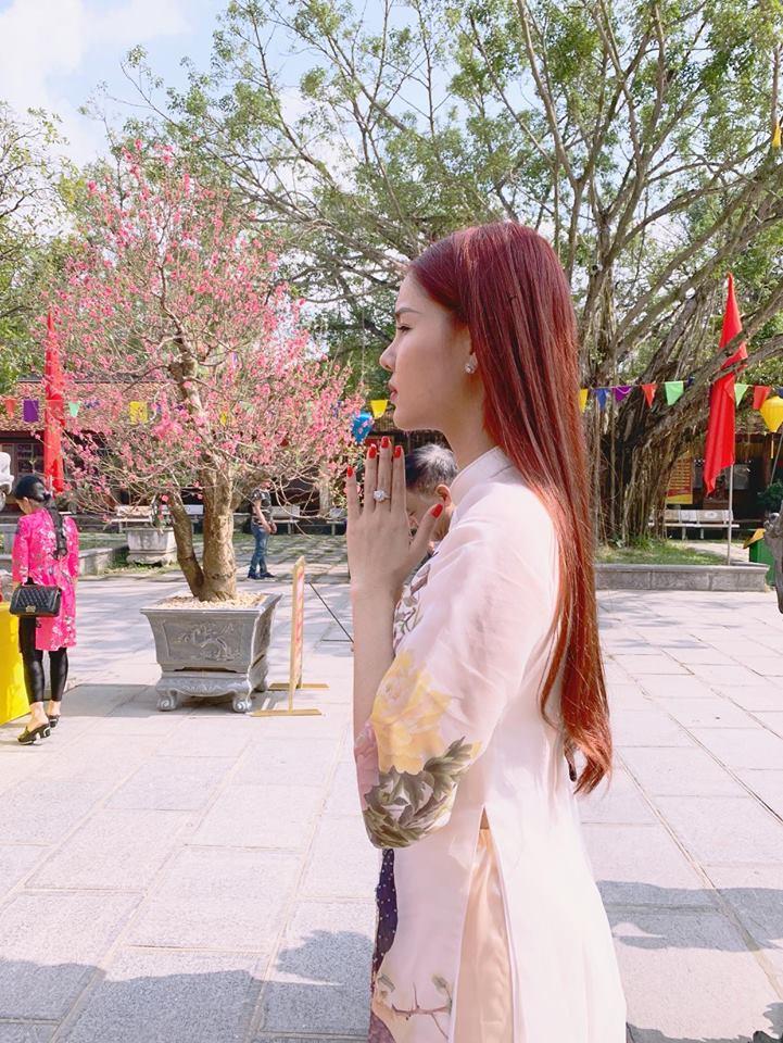 Hồ Ngọc Hà và Kim Lý tình bể bình khi hẹn hò đầu xuân cùng bạn bè thân thiết-2