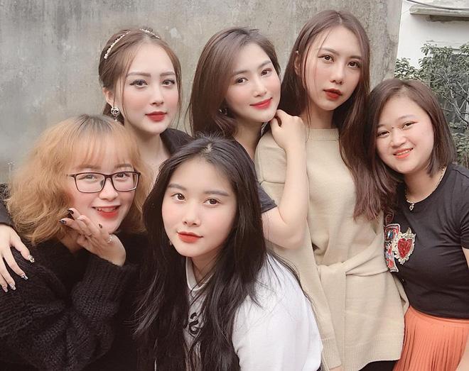 Ca sĩ Hương Tràm lại náo loạn mạng xã hội khi khoe dàn em gái đẹp như hot girl-1