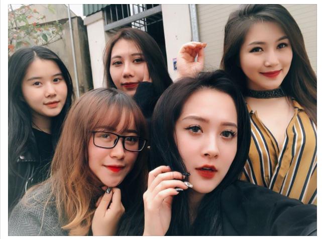 Ca sĩ Hương Tràm lại náo loạn mạng xã hội khi khoe dàn em gái đẹp như hot girl-2