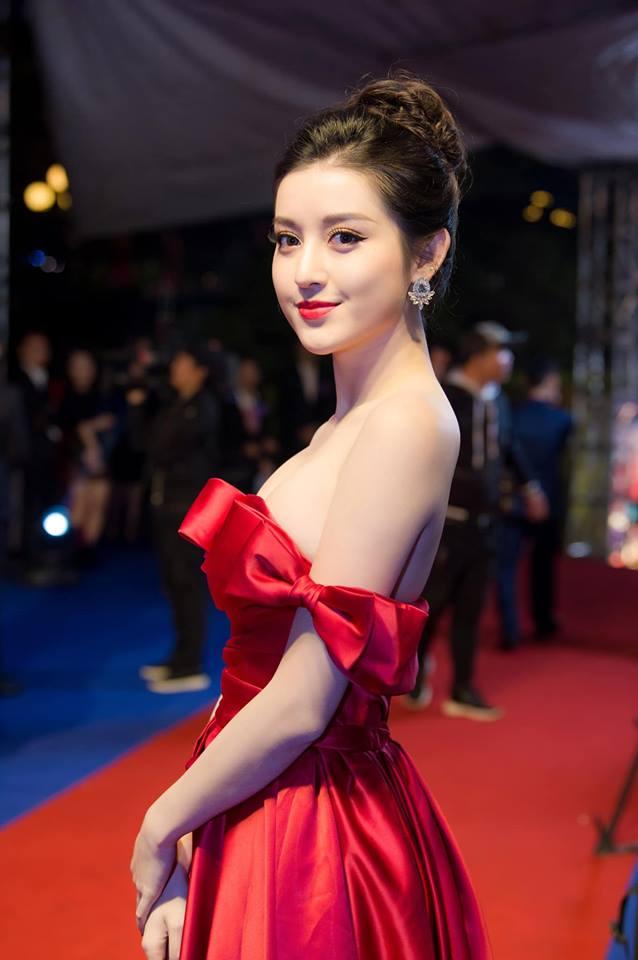 SAO TRANG ĐIỂM ĐẸP ĐẦU NĂM: Diệp Lâm Anh hiền như cô Tấm - Phạm Băng Băng để mặt mộc vẫn xinh không có đối thủ-4