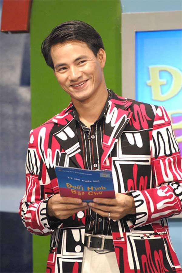 Nghệ sĩ Xuân Bắc nghiện áo chim cò và không sợ đàm tiếu về giới tính-2