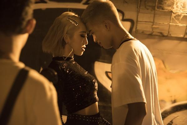 Vợ chồng Big Daddy - Emily liên tục khoá môi ngọt ngào trong MV thả thính-6