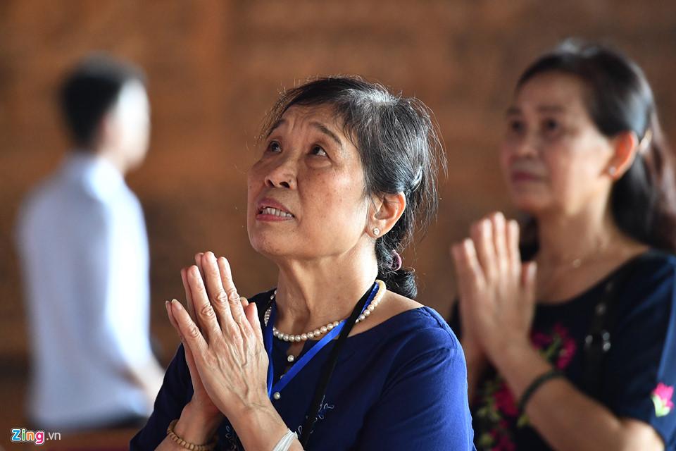 Dòng người đến ngôi chùa lớn nhất thế giới ở Hà Nam dù chưa xây xong-19